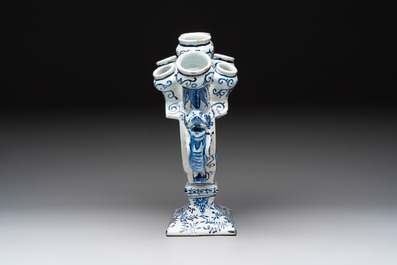 A blue and white Dutch Delft tulip vase, 19th C.