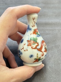 A Chinese wucai and two famille rose miniature vases and four famille rose snuff bottles, Wanli, Qianlong and Shen De Tang 慎德堂 marks, 19/20th C.