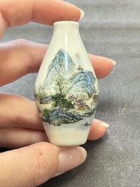 A Chinese wucai and two famille rose miniature vases and four famille rose snuff bottles, Wanli, Qianlong and Shen De Tang 慎德堂 marks, 19/20th C.