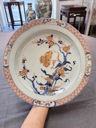 Three Chinese Imari-style dishes with floral design, Yongzheng