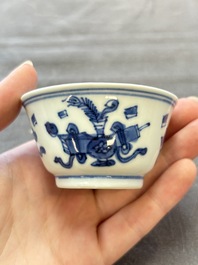 13 Chinese blue and white cups and 15 saucers, Kangxi