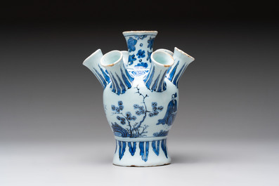 A fine small blue and white Dutch Delft chinoiserie tulip vase, late 17th C.
