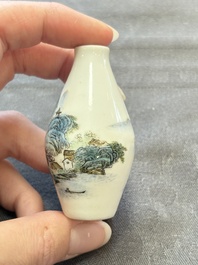 A Chinese wucai and two famille rose miniature vases and four famille rose snuff bottles, Wanli, Qianlong and Shen De Tang 慎德堂 marks, 19/20th C.