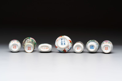 A Chinese wucai and two famille rose miniature vases and four famille rose snuff bottles, Wanli, Qianlong and Shen De Tang 慎德堂 marks, 19/20th C.