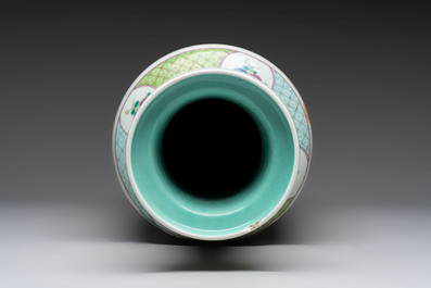 A fine Chinese famille rose 'Qi Guan Xun Mu 棄官尋母' rouleau vase, Qianlong mark, 19th C.