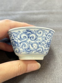 Ten Chinese blue and white cups and eleven saucers, Kangxi
