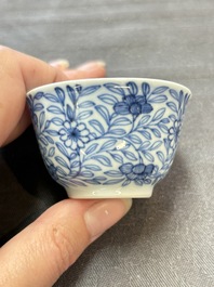 Ten Chinese blue and white cups and eleven saucers, Kangxi