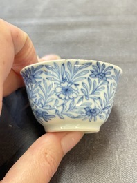 Ten Chinese blue and white cups and eleven saucers, Kangxi