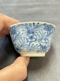 Ten Chinese blue and white cups and eleven saucers, Kangxi