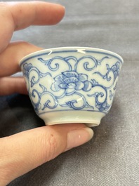 Ten Chinese blue and white cups and eleven saucers, Kangxi