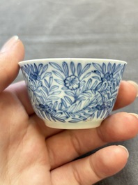 Ten Chinese blue and white cups and eleven saucers, Kangxi