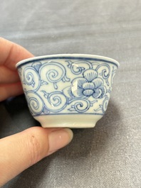Ten Chinese blue and white cups and eleven saucers, Kangxi