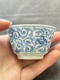 Ten Chinese blue and white cups and eleven saucers, Kangxi