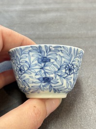 Ten Chinese blue and white cups and eleven saucers, Kangxi