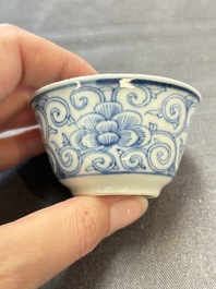 Ten Chinese blue and white cups and eleven saucers, Kangxi