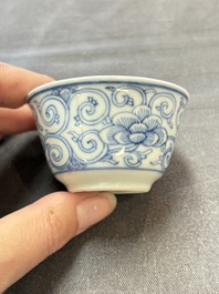 Ten Chinese blue and white cups and eleven saucers, Kangxi