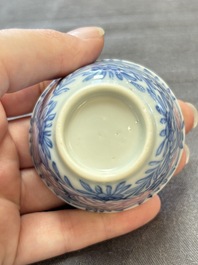 Ten Chinese blue and white cups and eleven saucers, Kangxi