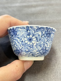 Ten Chinese blue and white cups and eleven saucers, Kangxi
