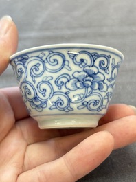 Ten Chinese blue and white cups and eleven saucers, Kangxi