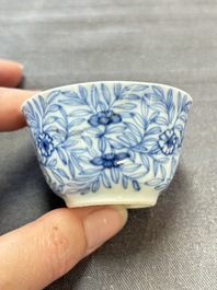 Ten Chinese blue and white cups and eleven saucers, Kangxi