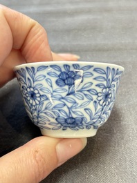 Ten Chinese blue and white cups and eleven saucers, Kangxi