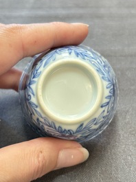 Ten Chinese blue and white cups and eleven saucers, Kangxi
