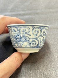 Ten Chinese blue and white cups and eleven saucers, Kangxi
