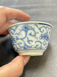 Ten Chinese blue and white cups and eleven saucers, Kangxi