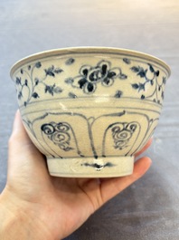 Four Annamese or Vietnamese blue and white bowls with floral design from the Hoi An shipwreck, 15/16th C.