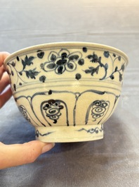 Four Annamese or Vietnamese blue and white bowls with floral design from the Hoi An shipwreck, 15/16th C.