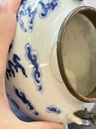 A Chinese blue and white 'dragon' teapot for the Thai market, 19th C.