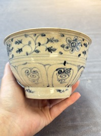 Four Annamese or Vietnamese blue and white bowls with floral design from the Hoi An shipwreck, 15/16th C.