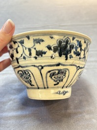 Four Annamese or Vietnamese blue and white bowls with floral design from the Hoi An shipwreck, 15/16th C.