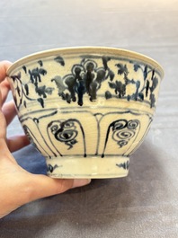 Four Annamese or Vietnamese blue and white bowls with floral design from the Hoi An shipwreck, 15/16th C.