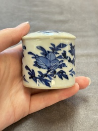 A pair of Chinese blue and white tea caddies and covers, 19th C.