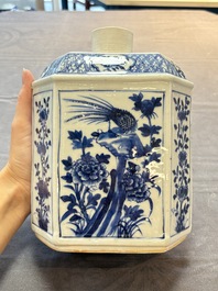 A pair of Chinese blue and white tea caddies and covers, 19th C.