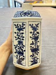 A pair of Chinese blue and white tea caddies and covers, 19th C.