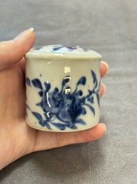 A pair of Chinese blue and white tea caddies and covers, 19th C.