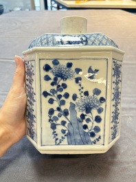 A pair of Chinese blue and white tea caddies and covers, 19th C.