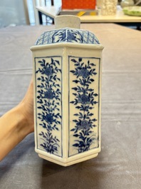 A pair of Chinese blue and white tea caddies and covers, 19th C.
