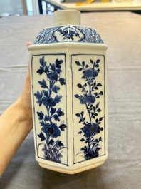 A pair of Chinese blue and white tea caddies and covers, 19th C.