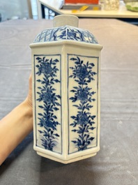 A pair of Chinese blue and white tea caddies and covers, 19th C.