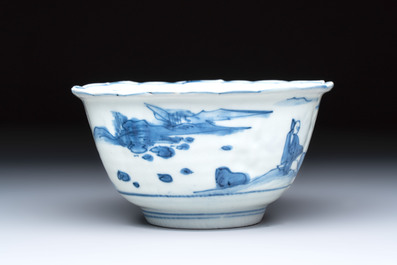 A Chinese blue and white 'crow cup' with figural design, Transitional period
