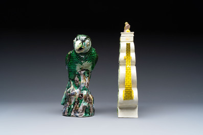 A Chinese sancai-glazed parrot, a pair of Buddhist lions and a 'Shou 壽' ewer, 19/20th C.