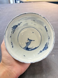 A Chinese blue and white 'crow cup' with figural design, Transitional period