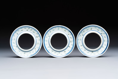 Ten Chinese blue and white cups, seven covers and eight stands, 19/20th C.