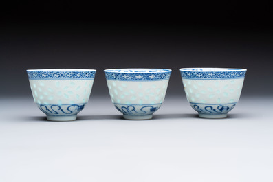 Ten Chinese blue and white cups, seven covers and eight stands, 19/20th C.