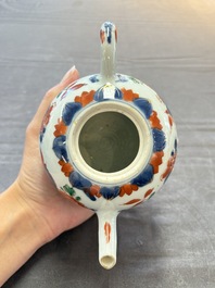 A Chinese verte-Imari teapot and a blue and white teapot with floral design, Kangxi