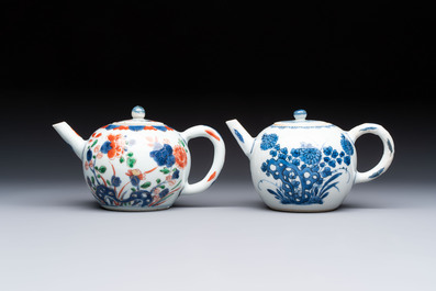 A Chinese verte-Imari teapot and a blue and white teapot with floral design, Kangxi