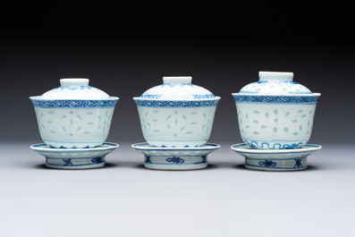 Ten Chinese blue and white cups, seven covers and eight stands, 19/20th C.